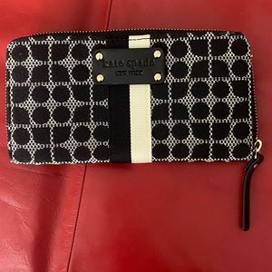 - Kate Spade wallet black and white